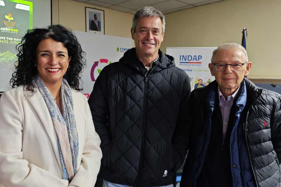 Carlos Meza, referente de Terragénesis, destacó el rol de la "Revitalización de la Tierra" en el Taller "Promotores para el Agro del Futuro" de INDAP