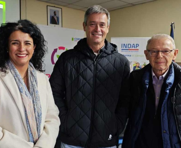 Carlos Meza, referente de Terragénesis, destacó el rol de la "Revitalización de la Tierra" en el Taller "Promotores para el Agro del Futuro" de INDAP