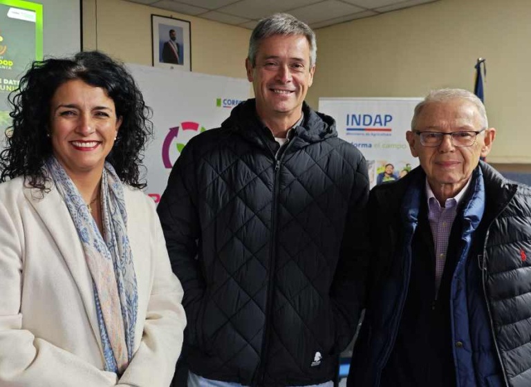 Carlos Meza, referente de Terragénesis, destacó el rol de la "Revitalización de la Tierra" en el Taller "Promotores para el Agro del Futuro" de INDAP